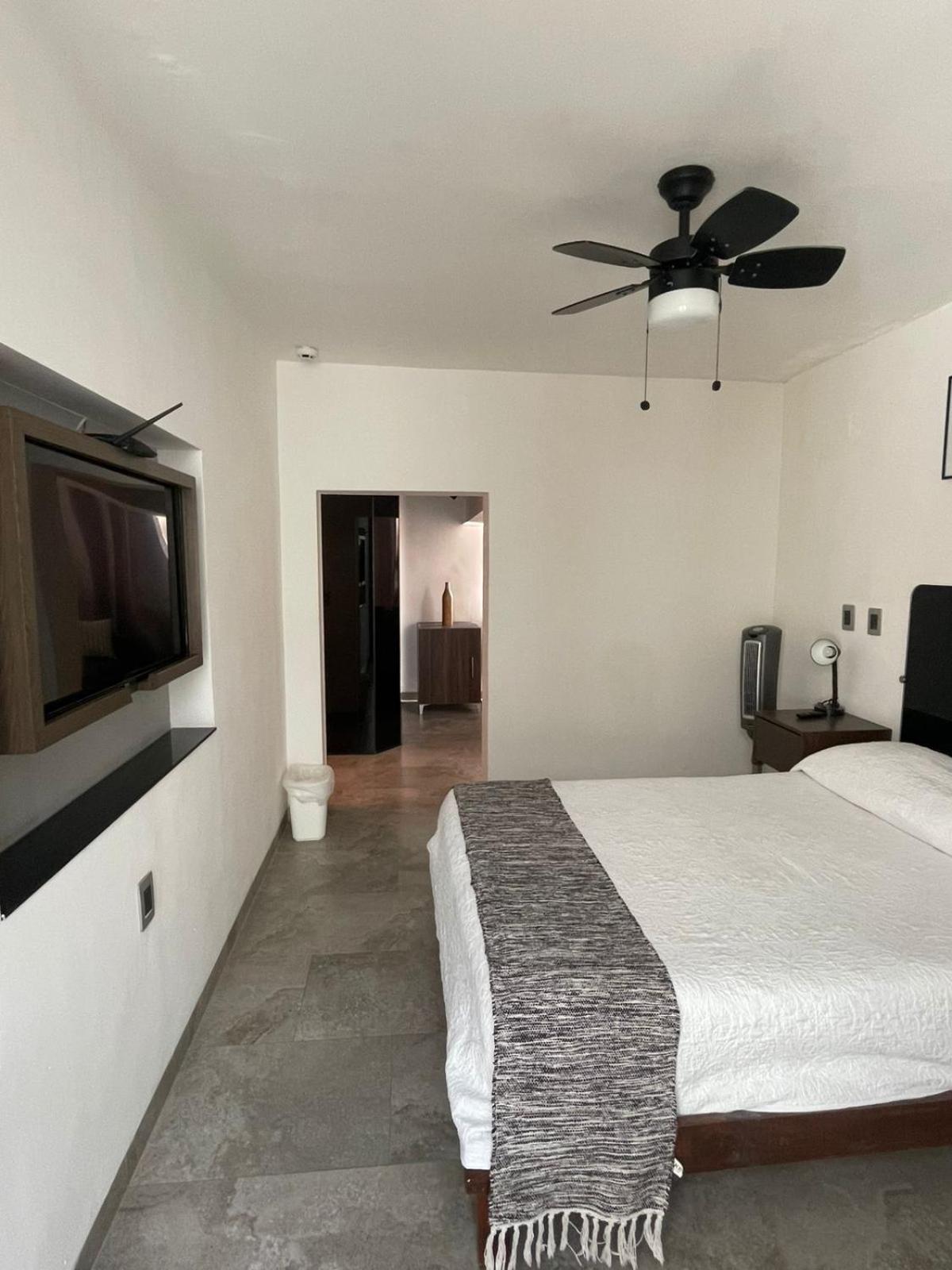 La Casa Mia Leon Hotel Екстериор снимка
